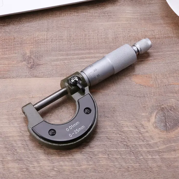Outil de mesure précis en acier au carbone