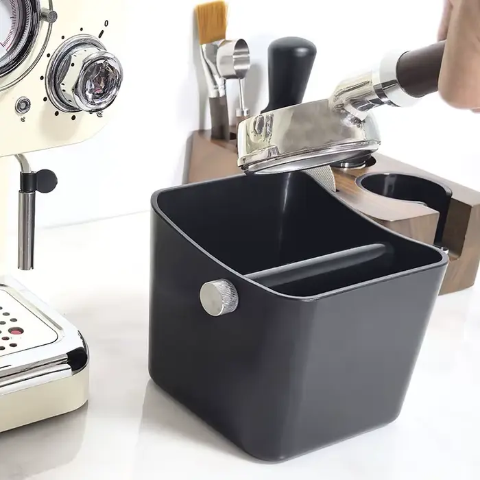 Boîte à tarauder expresso avec tige taraudeuse amovible et base antidérapante pour gâteaux