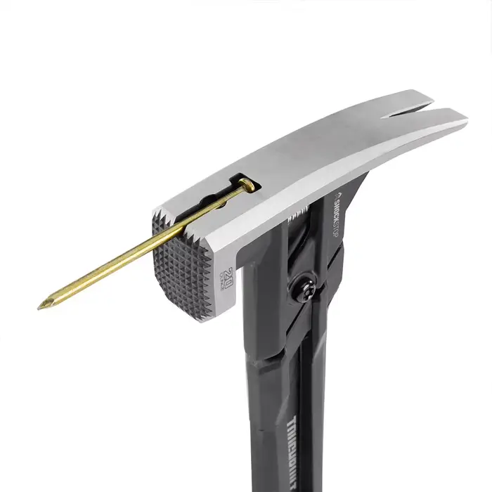 Marteau de charpentier TOUGHBUILT ShockStop 20oz en acier avec face fraisée