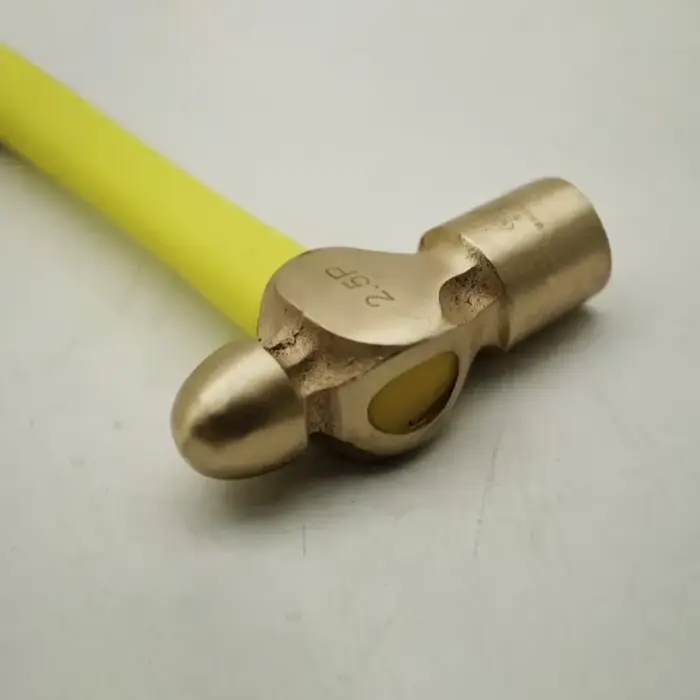 Marteau en laiton multifonctionnel