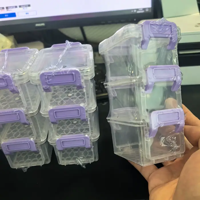Boîte de rangement en plastique avec couvercle