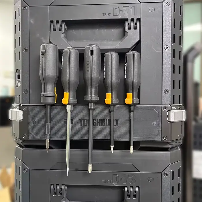 Boîte à outils empilable TOUGHBUILT Support magnétique dédié