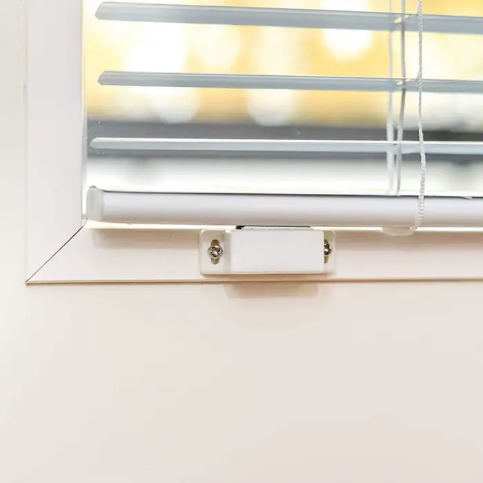 Loquet magnétique pour porte d'armoire