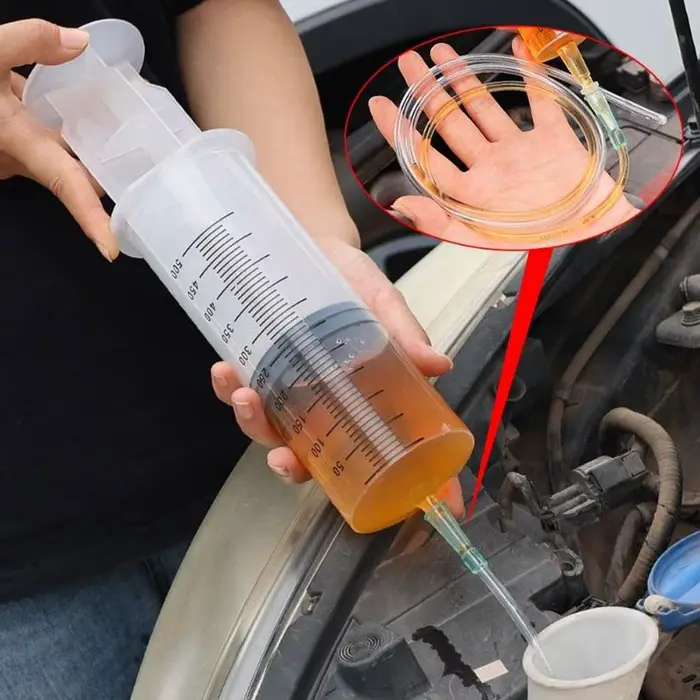 Seringue en plastique de pompe à huile