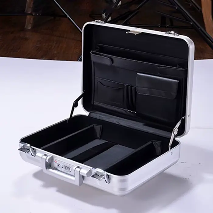 Boîte à outils complète multifonctionnelle en aluminium