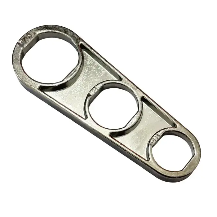 Clé de robinet 6-en-1 universelle pour l'extraction d'aérateurs et le démontage de becs
