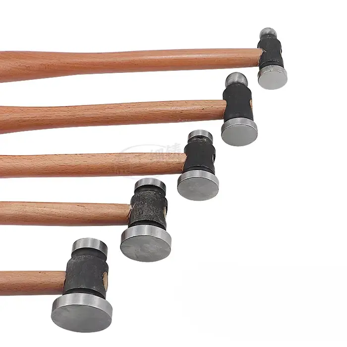 Marteau à tête ronde avec manche en bois