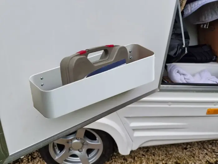 Sangle à cliquet universelle pour le stockage d'outils