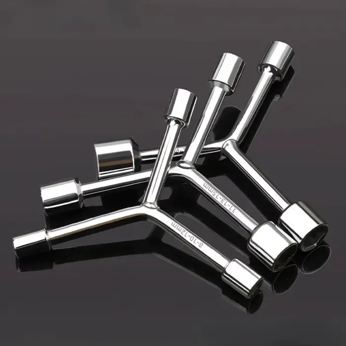Clé à douille triangulaire domestique