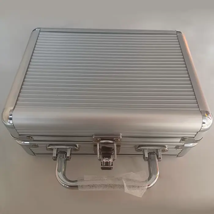 Boîte à outils portable en aluminium
