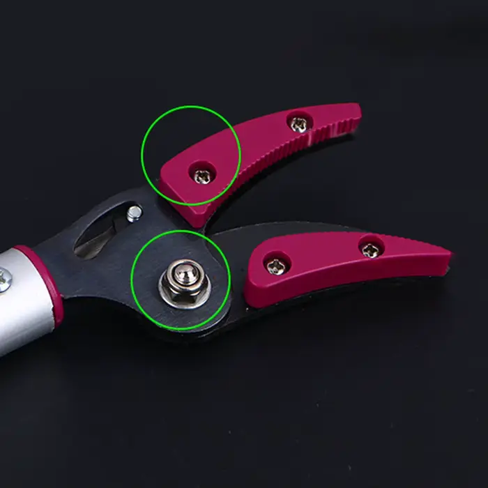 Sécateur télescopique robuste avec poignée ergonomique