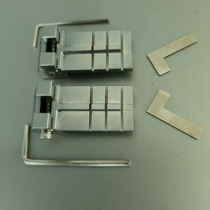 Mâchoire de fixation de serrage de clé universelle multifonctionnelle