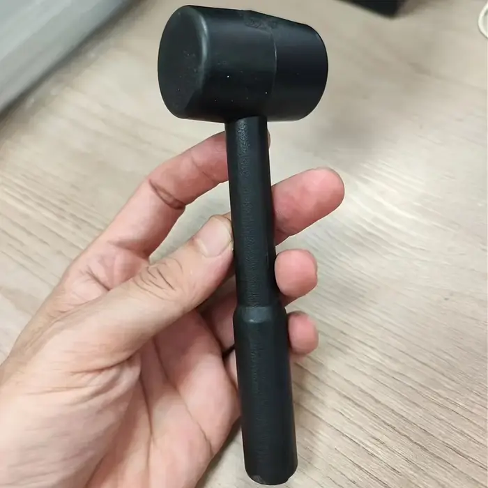 1 marteau noir – outil durable et polyvalent pour le bricolage