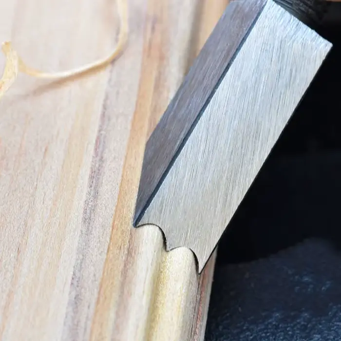 Rabot à bois manuel, couteau à bord