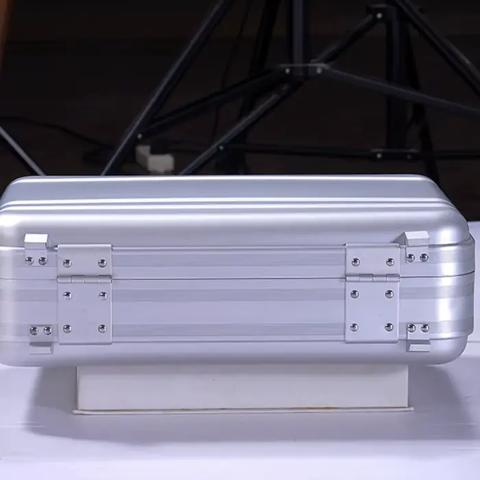 Boîte à outils complète multifonctionnelle en aluminium