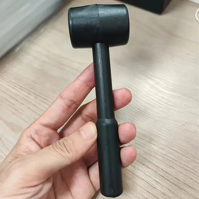 1 marteau noir – outil durable et polyvalent pour le bricolage