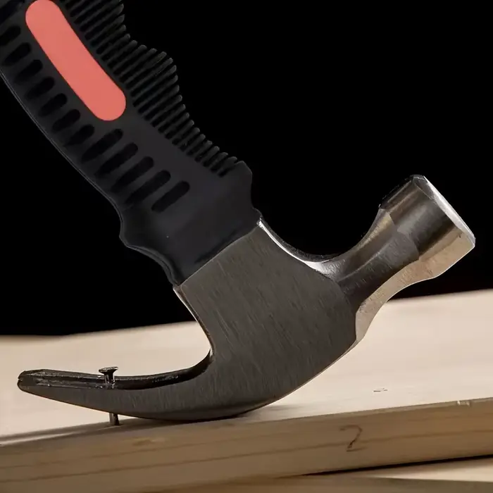 Extracteur de clous pratique