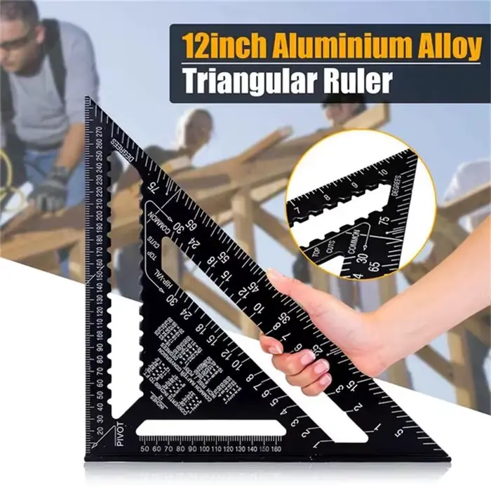 Règle triangulaire en métal pour charpentier