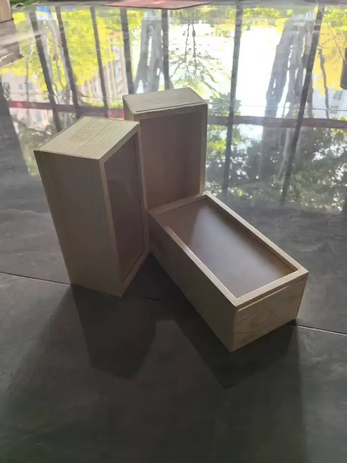 Boîte de rangement en bois massif monobloc