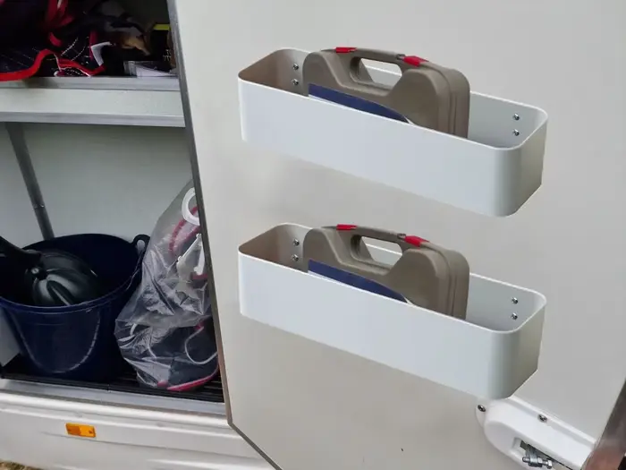 Sangle à cliquet universelle pour le stockage d'outils