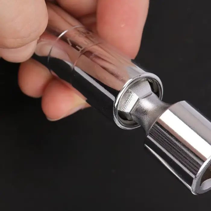 Clé à manchon universelle pour bougie d'allumage