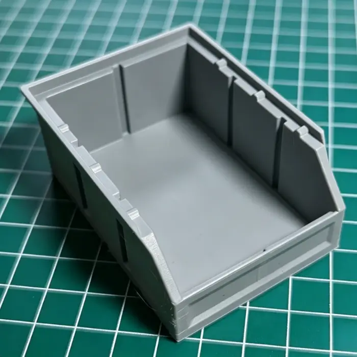 Boîte de rangement en plastique à ouverture inclinée