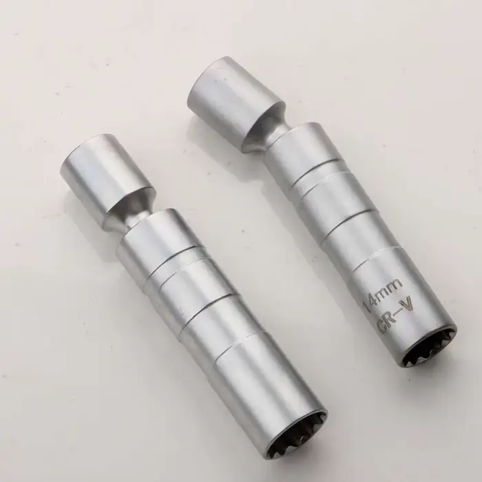 Clé à manchon universelle pour bougie d'allumage