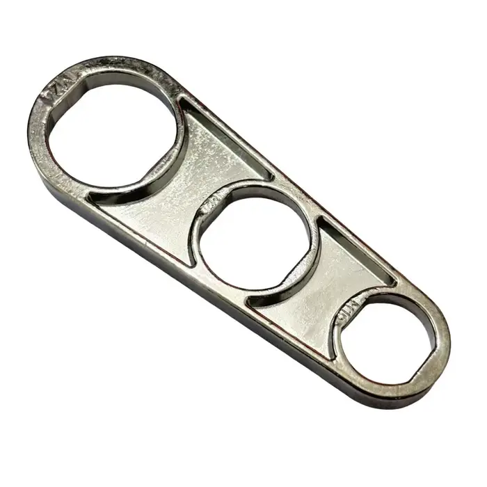 Clé de robinet 6-en-1 universelle pour l'extraction d'aérateurs et le démontage de becs de robinet,