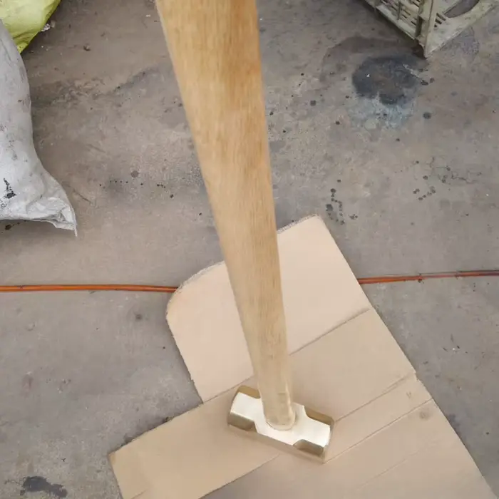 Marteau octogonal en laiton avec manche en bois VPN