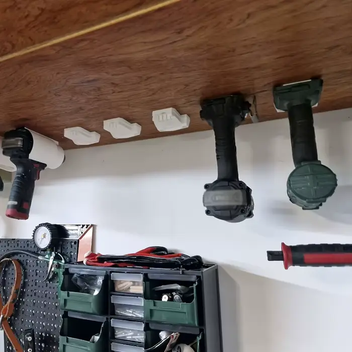 Support d'outils monté au plafond