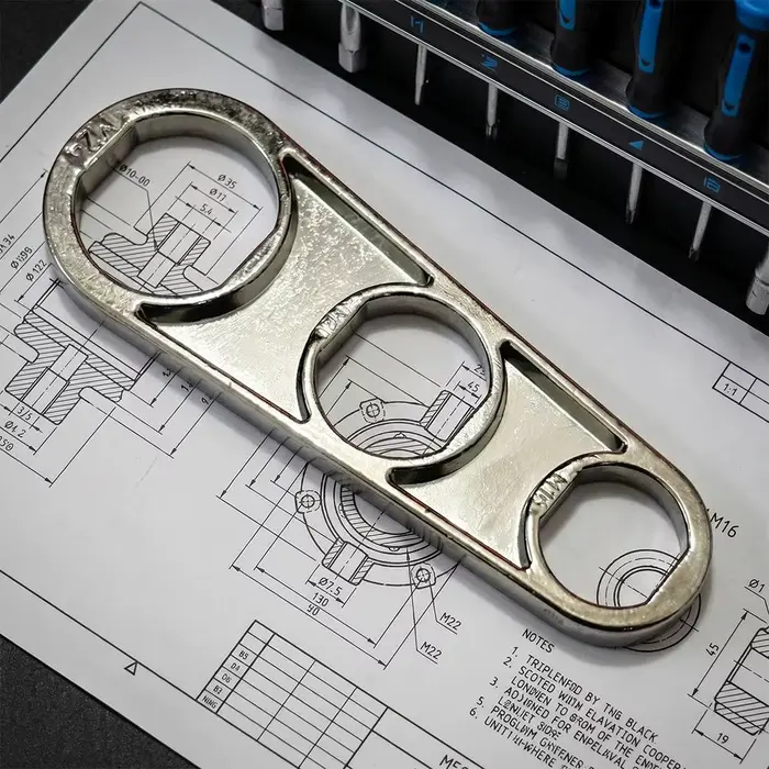 Clé de robinet 6-en-1 universelle pour l'extraction d'aérateurs et le démontage de becs