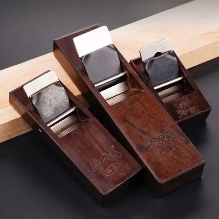 Avions à main pour le travail du bois