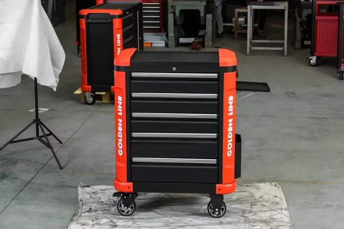 Chariot à outils en métal noir et rouge à 5 tiroirs