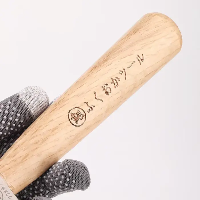 Marteau de montage en bois massif poli