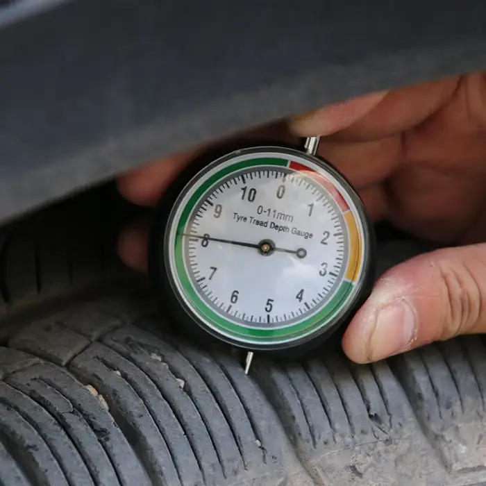 Jauge de profondeur de bande de roulement de pneu de voiture